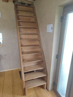 Schody -dubové drevo - masív - 2