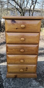 Celomasivna šuplikova komoda - 2