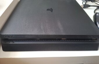 Playstation 4 slim - 2
