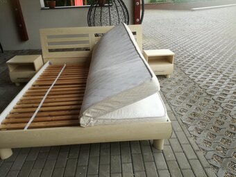 Predam peknu zachovalu postel 160x200cm+2nocne stoliky - 2