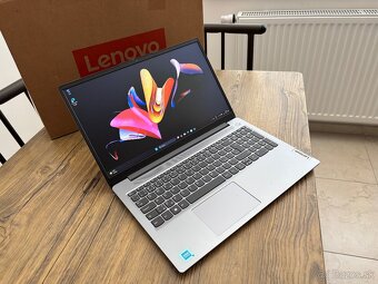 15.6"/Lenovo/8GB RAM DDR5/NvMe SSD 128GB/Intel HD 2GB/ - 2