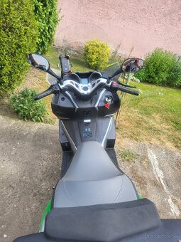 Kawasaki J300 - 2