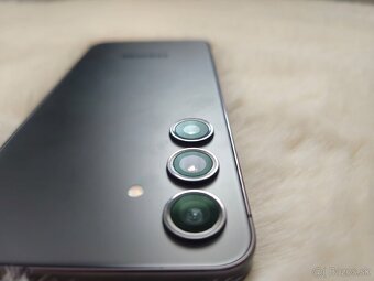 Samsung Galaxy S24 - 2