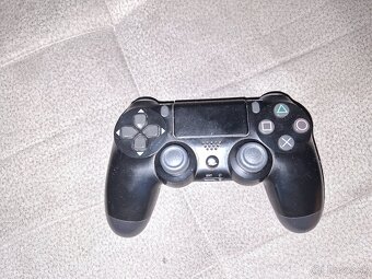 PS 4 + ovladač - 2