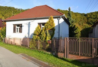 Utešený dom na predaj s veľkou záhradou v dedinke České Brez - 2