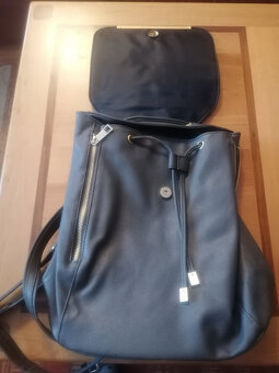 predám sivý elegantný kožený ruksak - 2