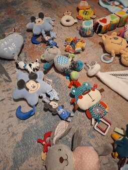 Predám tieto detské hračky zvonkohry fľašky a ostastne - 2