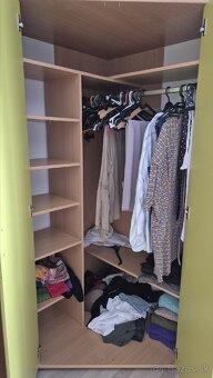 Rohová šatníková skriňa - 2