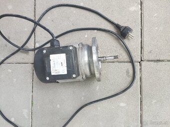 Elektromotor s prírubou - 2
