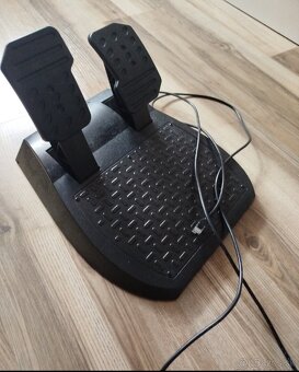 Predám volant THRUSTMASTER - 2