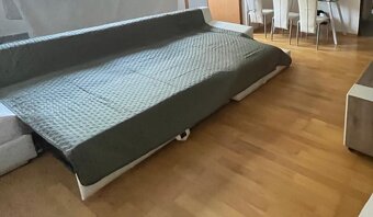 ROZKLADACIA SEDACKA S ULOZNYM PRIESTOROM - 2