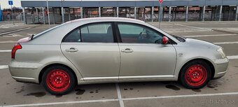 Toyota Avensis T25 hatchback - 2