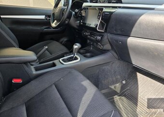 Toyota Hilux 2.8-4x4-EXECUTIVE-TAŽNÉ 3,5t - 2