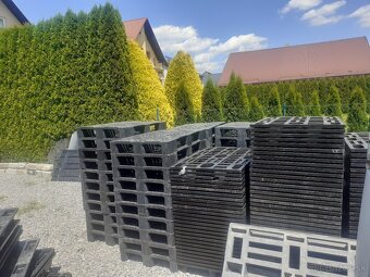 Predám 600L nadrž plastove palety - 2