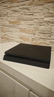 PlayStation 4 Slim 1TB + 2 ovládače - 2