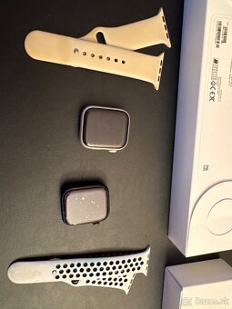 2x Apple Watch Series 8 45mm (cierne a strieborne) - 2