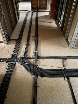 2 elektrikári Nemecko - 2