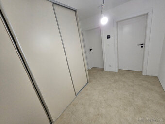 Priestranný, zrekonštruovaný 3 izbový byt 95 m2 plus 3 x log - 2