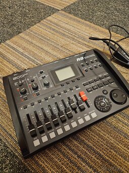 Sampler R8 - 2