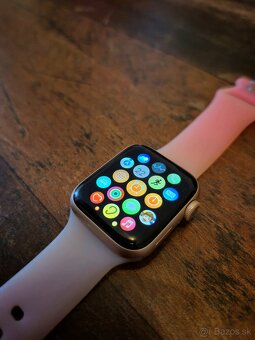 Apple Watch SE, 40mm Gold Aluminium Case, Pink Sand - 2