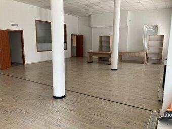 Predajňa v Barci, znížená cena - 2