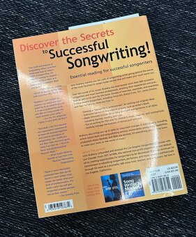 Predam knihu “The Craft and Business of Somgwriting” - 2