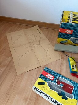 Starý, retro, detský šijací stroj - PIKO - 2