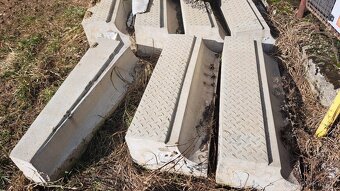 Predám zástavkové obrubníky BUS - 2