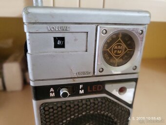 KAMOSONIC AM FM radio - 2