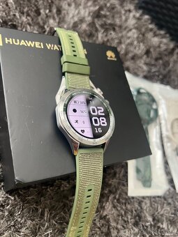huawei watch gt 4 46 mm strieborne - 2