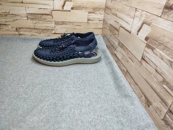 Keen 42 - tmavomodré sandále - 2