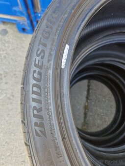 235/40R19 letné - 2