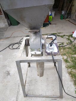 Šrotovník na obilie - 2