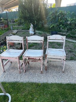 Stare drevene masivne pevne stolicky 2 ks ( 1ks 15 eur) - 2