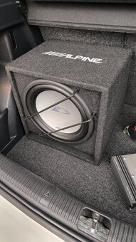 Subwoofer Alpine + zosilňovač Magnat - 2