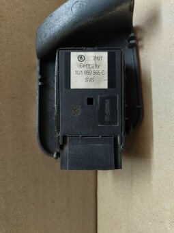 prepinac spatnych zrkadiel 1u1959565c 15€ - 2