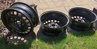 Plechové disky VW R16 + letné pneu 215/60 R16 + puklice VW - 2