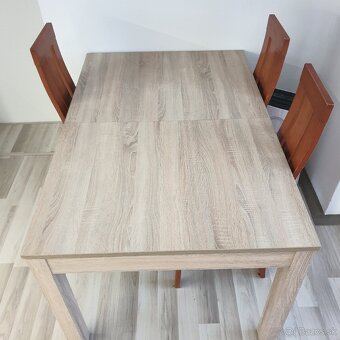 Roztahovaci Stôl +4 stoličky 135/90 po roztiahnuti 200/90 - 2