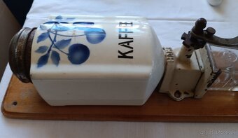 Porcelánový mlýnček na kávu - třešně - 2