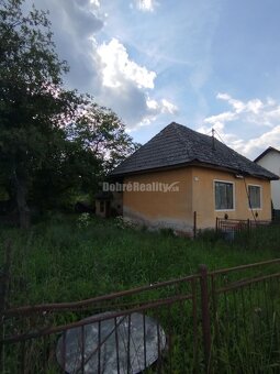 Veľký stavebný pozemok s rodinným domom v tichom prostredí . - 2