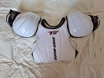 Hokejové chrániče ramien Sherwood T50 – Junior S - 2