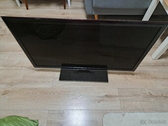 Predam TV Samsung UE40D5500RW - 2
