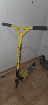 Freestyle kolobezka street surfing - 2