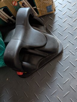 Predám magnetický nosič na lyže. - 2