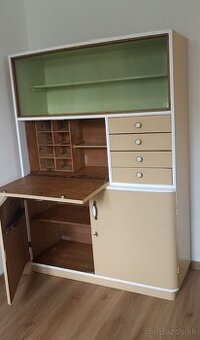 Kredenc z roku 1955 - 2