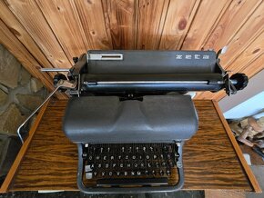 Rádio a písací stroj - 2