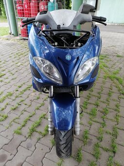 Piaggio x9 - 2