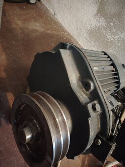 Motor s uhlovou prevodovkou - 2