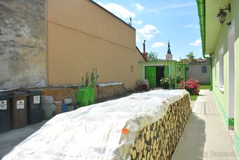 PRIESTRANNÝ A ZREKONŠTRUOVANÝ 6-IZBOVÝ DOM V CENTRE MESTA, P - 2