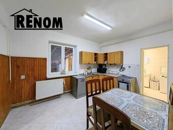 Rezervovaný // Rodinný dom na cca 9ár pozemku - 2